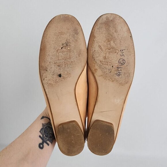 Stuart Weitzman Peach Suede Gold Chain Loafers Size 6.5 - Picture 6 of 6